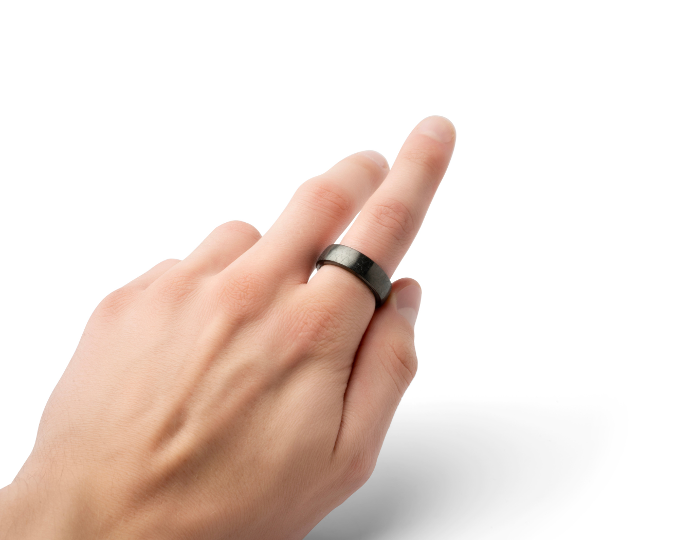 A hand clicking the Black Edition Seihaiha Ratchet Ring on its finger.
